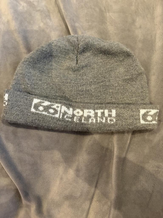 s 66 húfa