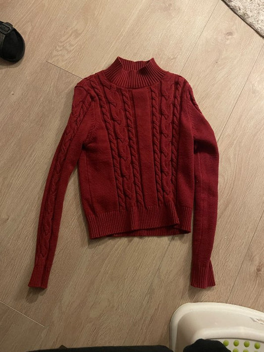 Rauð peysa með krögum