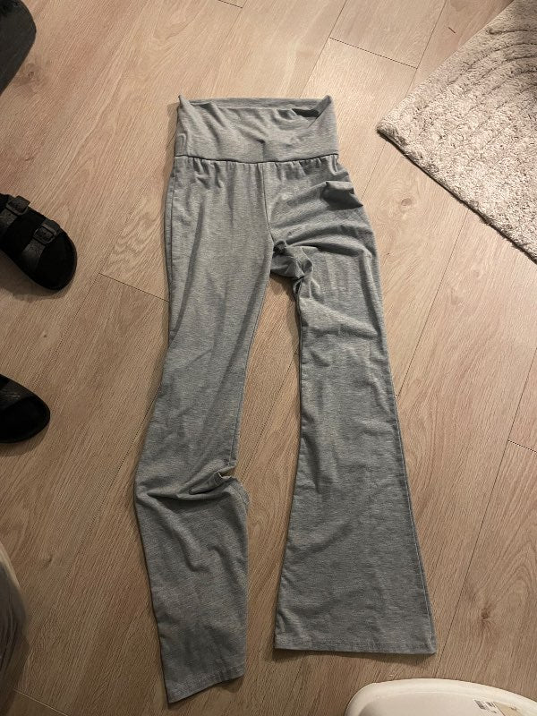 Gráar Útvíðar Buxur