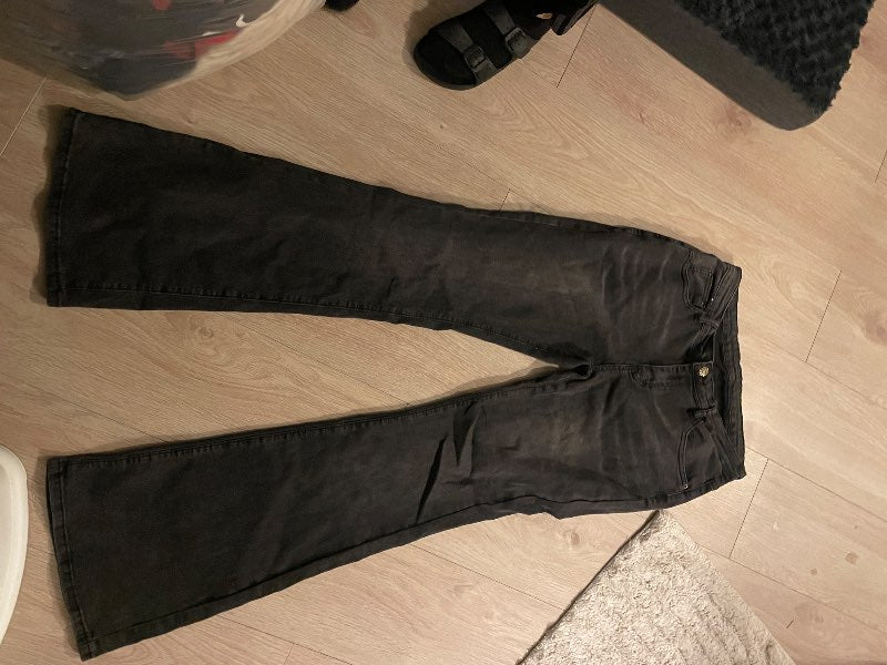 Dökkar útvíðar galla