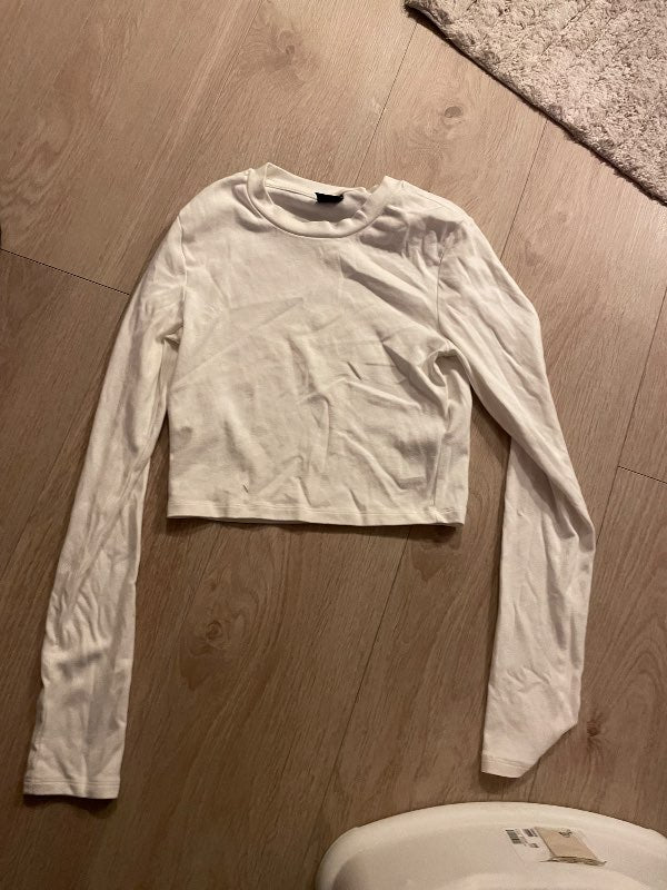 Hvítur stuttur langerma