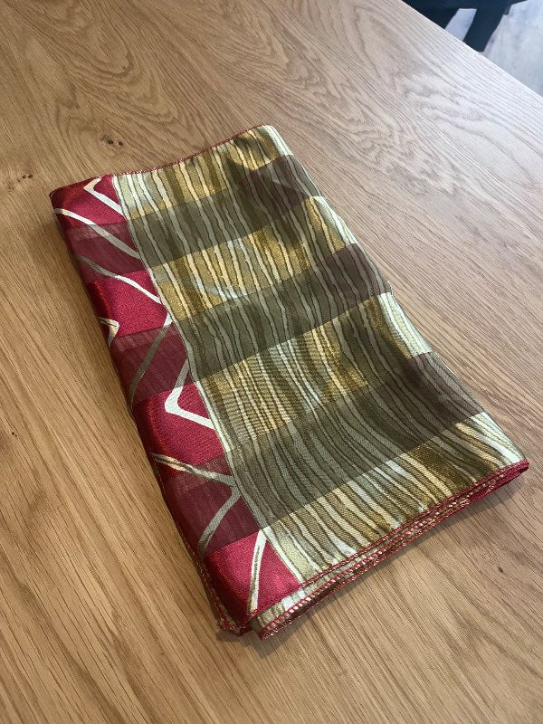 B.Klútur gylltur/rauður