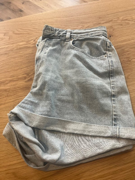 B.Stuttbuxur Denim
