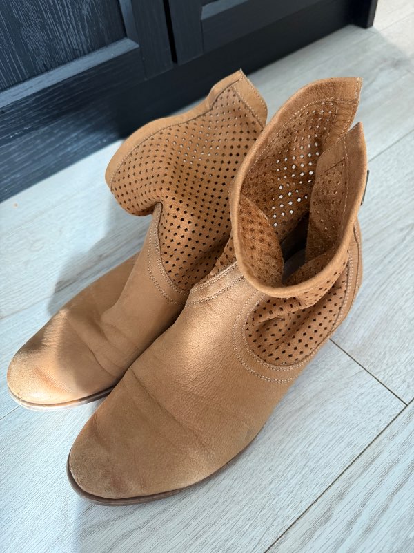 LASOCKI womens leather boots