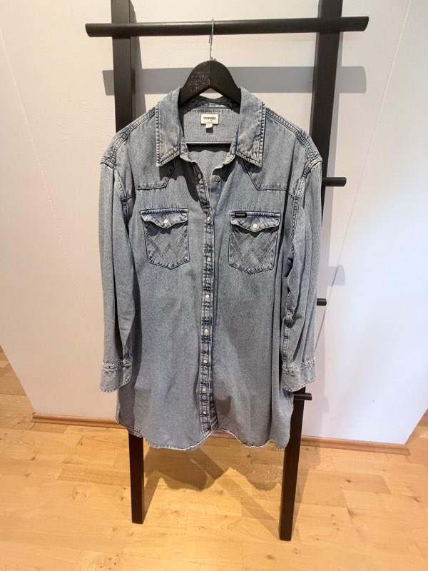 Wrangler gallaskyrta Oversized