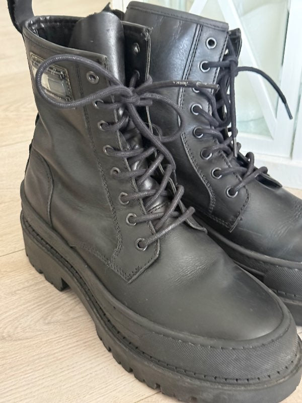 TOMMY JEANS black leather hiking-style boots
