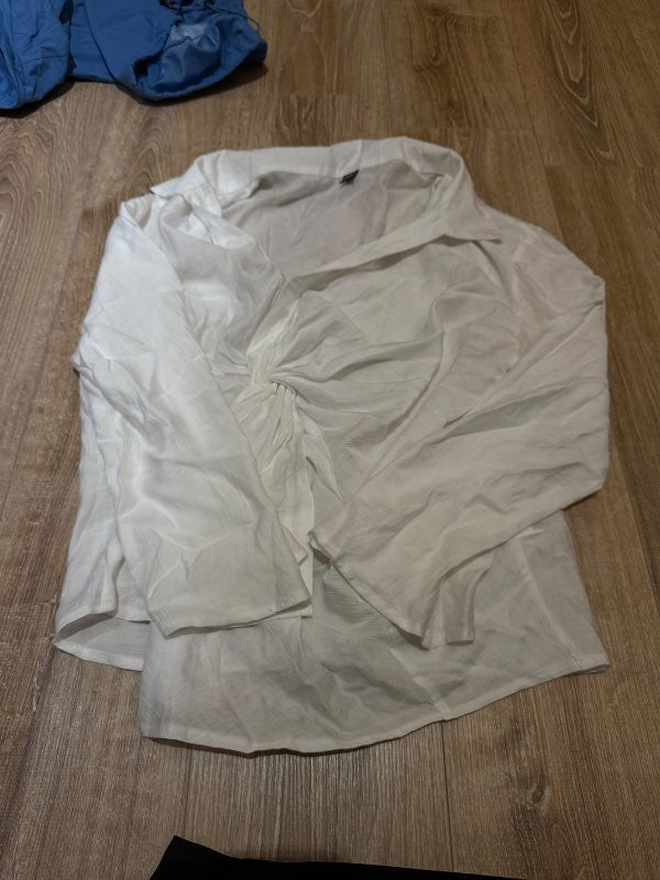 Hvít oversized skyrta