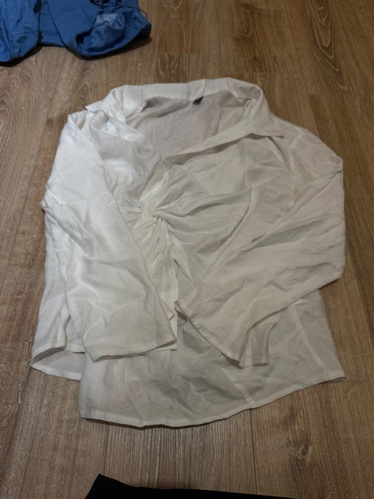 Hvít oversized skyrta