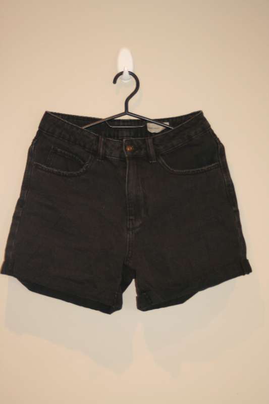 Stuttbuxur Vero Moda