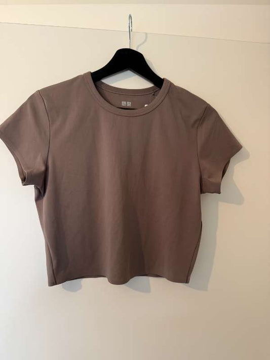 Uniqlo soft cropped T-shirt brúnn