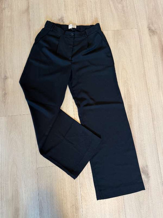 Neo Noir útvíðar dragtarbuxur