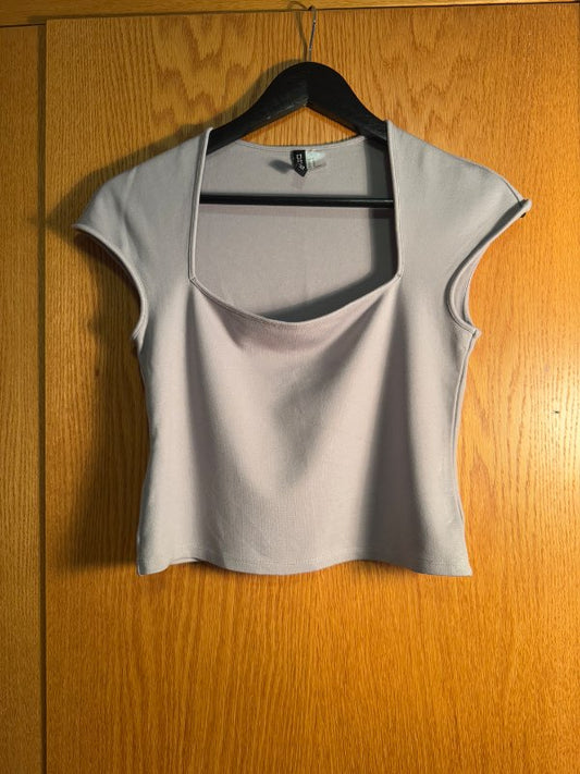 DIVIDED cropped top gray