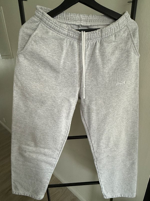 Metta grey sweatpants