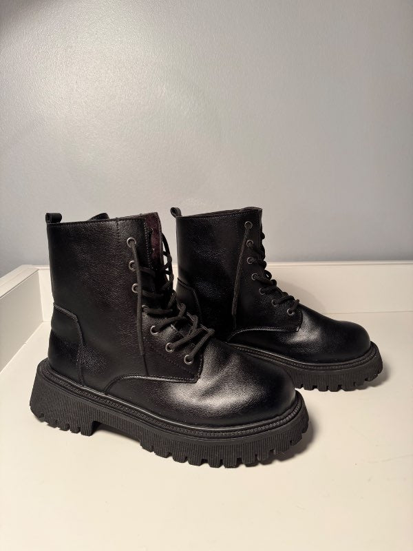 Winter boots with lining