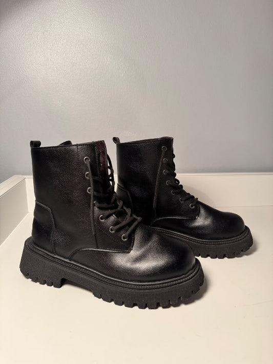 Winter boots with lining