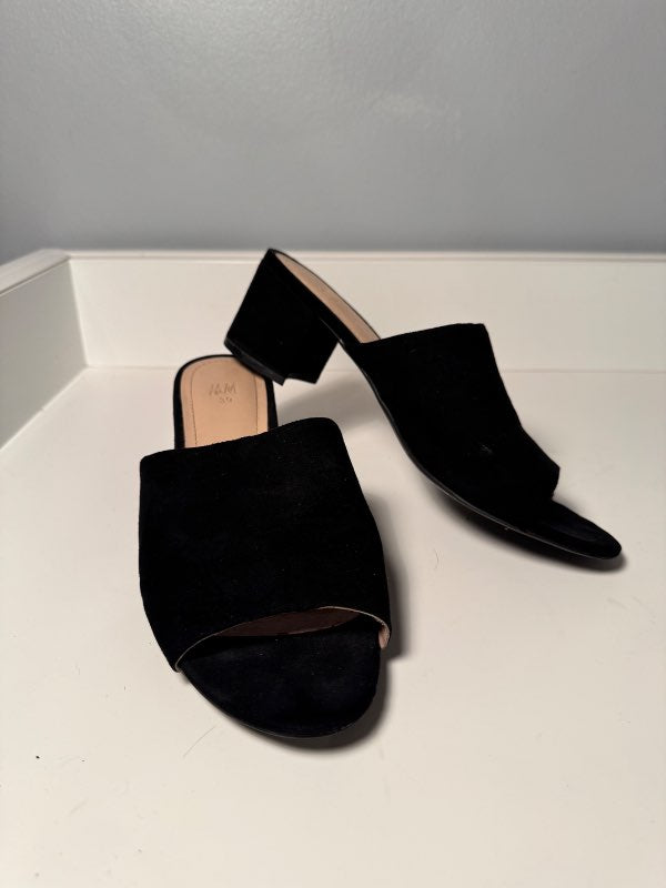 H & M mule black