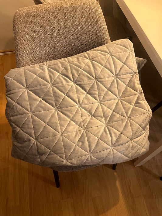 V.Rúmteppi stórt grátt