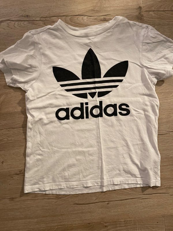 Adidas bolur