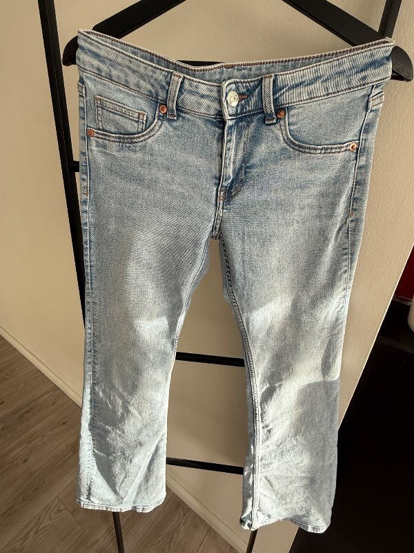 H&M divided light-colored jeans
