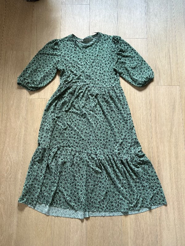 H& flower green dress