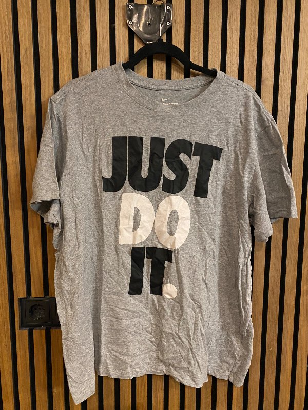 Nike T-shirt gray