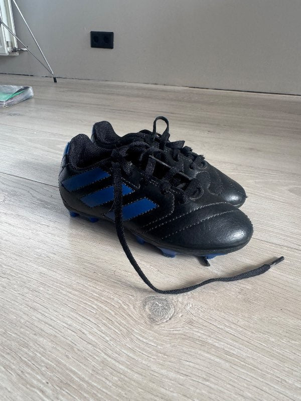 Adidas takkaskór