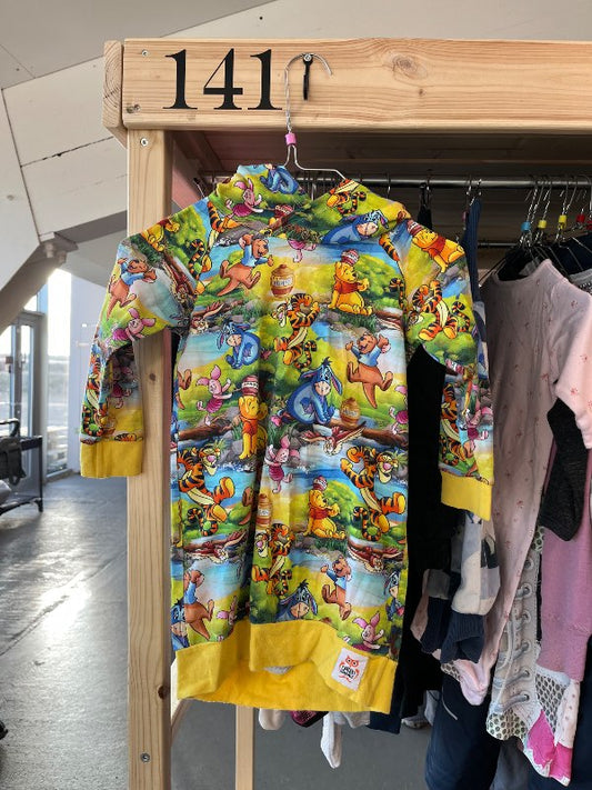 Uglusaumur hettukjóll Bangsímon