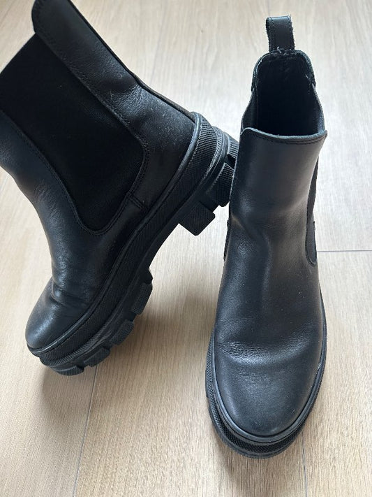 Leather shoes 38