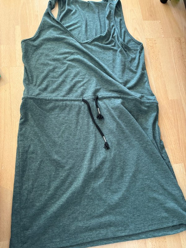 Kjóll grænn m/bandi