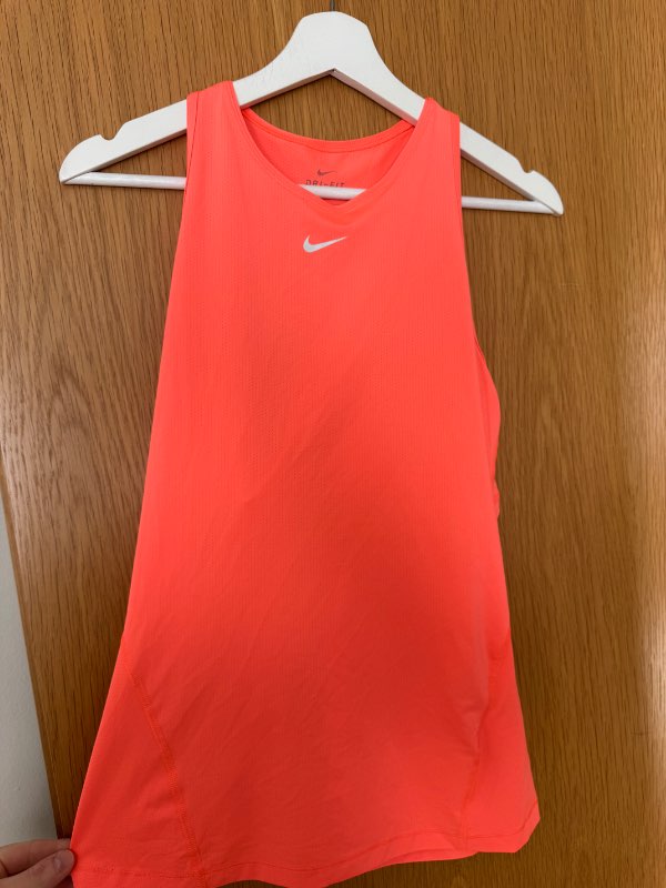 Applsinugulur nike hlyrabolur