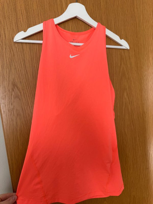 Applsinugulur nike hlyrabolur