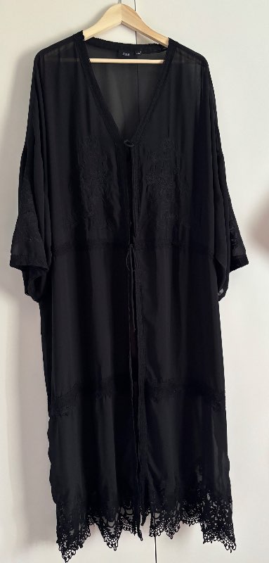 Svartur síður Kimono kjóll “Zizzi”