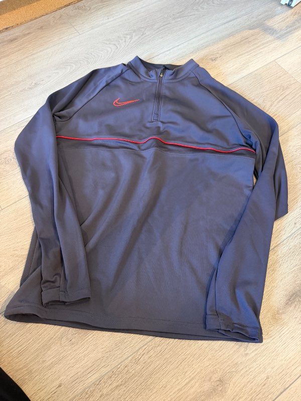 Nike peysa 1/2 rennd