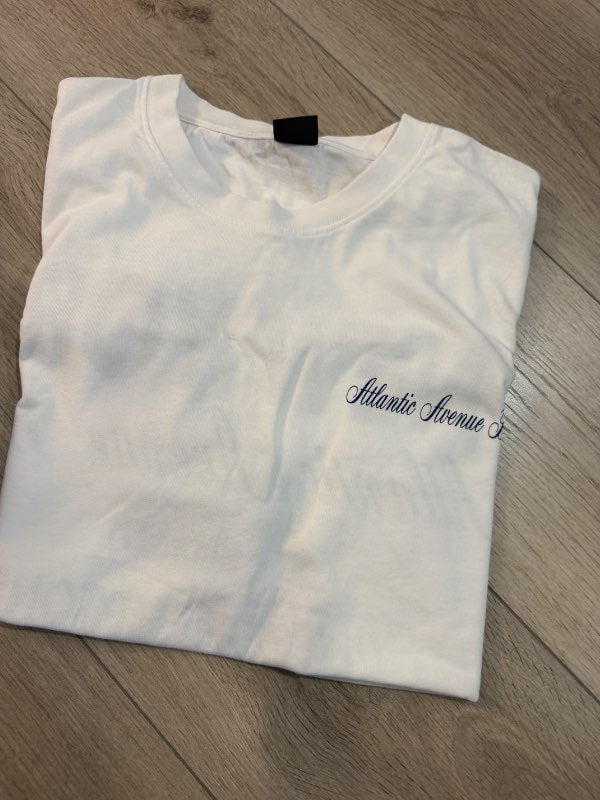 Hvítur bolur gina tricot (framan/aftan)