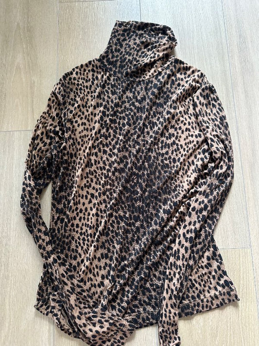Leopard turtleneck