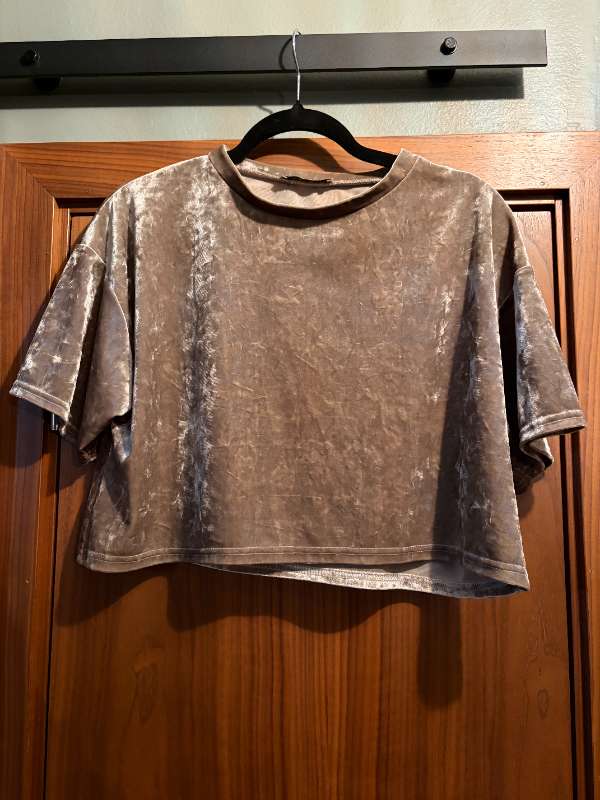 UO velúr crop top