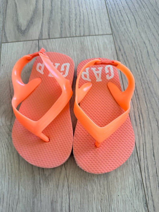 Gap sandalar 23