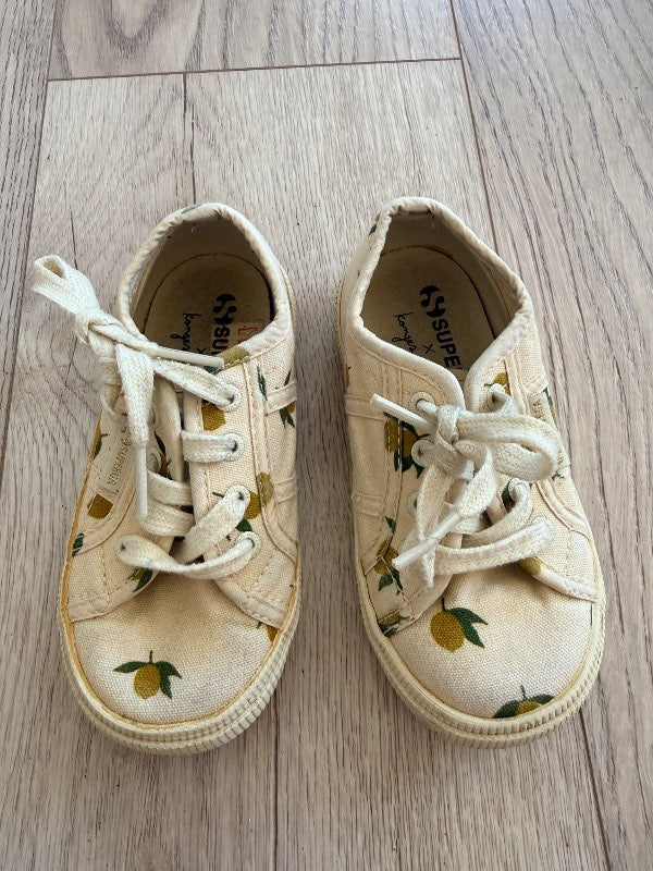 Konges Slojd x Superga lemon skór