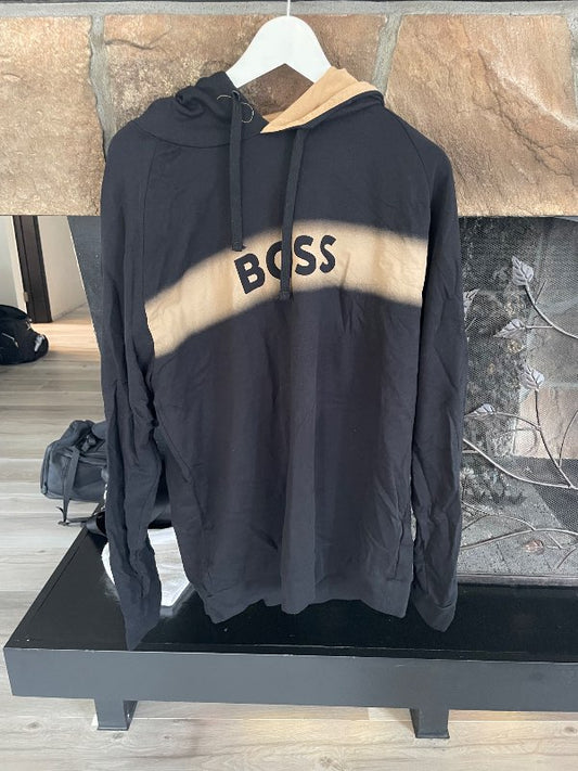Svört og gull boss hettupeysa
