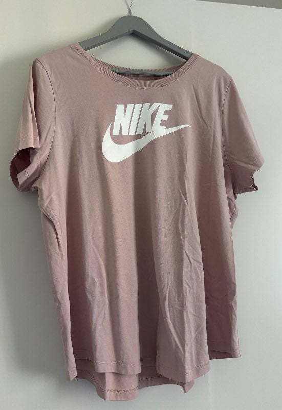 Nike stuttermabolur