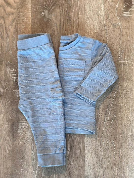 Blá peysa - buxur f. með (blettur)