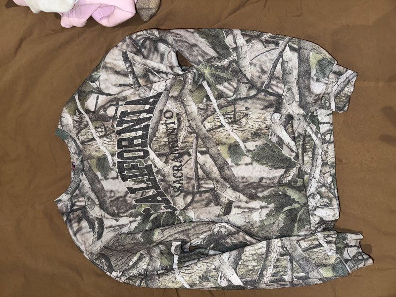 Edikted camo peysa