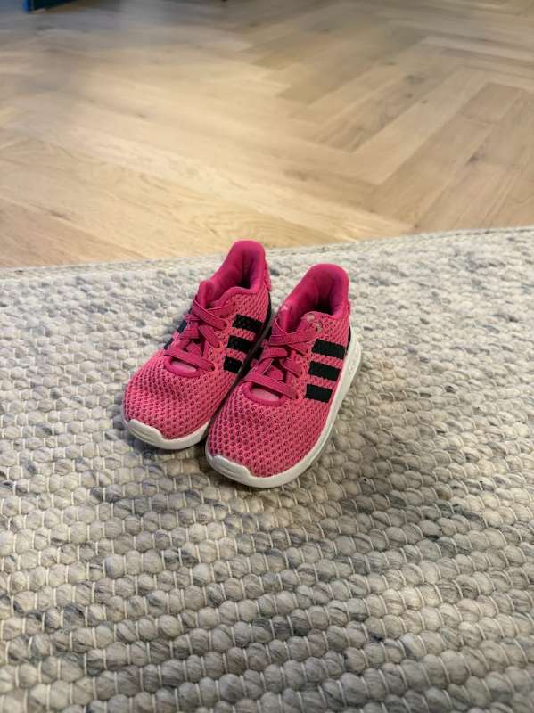 Adidas strigaskór
