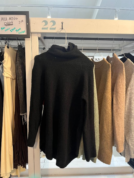 Pieces svört turtle neck peysa