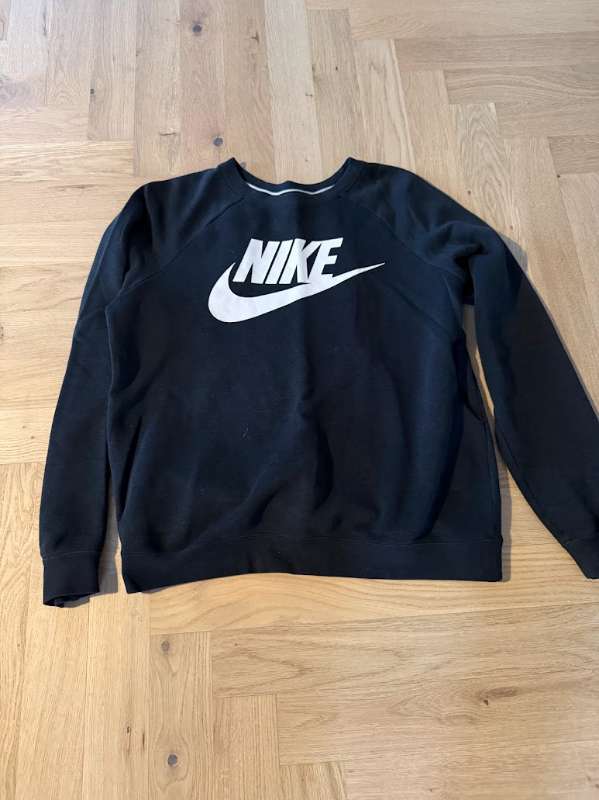 Nike peysa