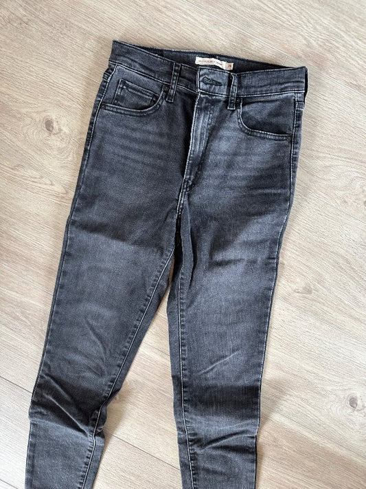 Levis þröngar gráar gallabuxur