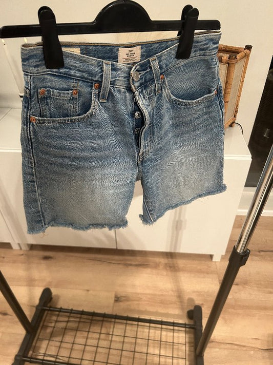 Bláar levis stuttbuxur