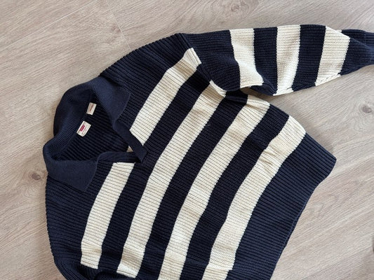 Röndótt levis prjónapeysa