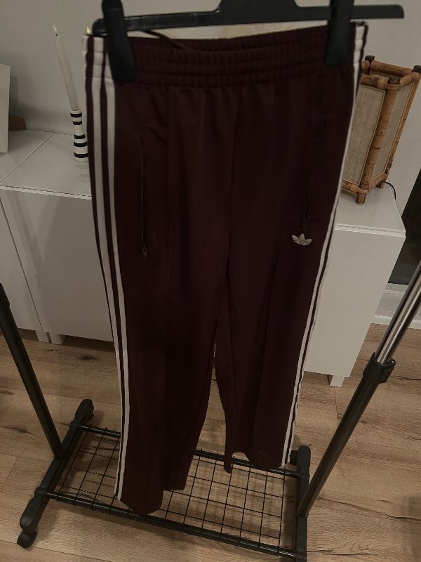 Brúnar adidas buxur