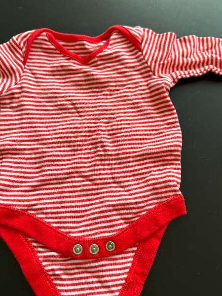 Body stripes red